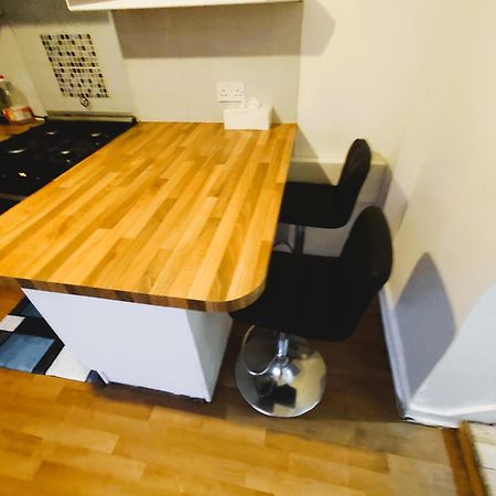 Edwardian 4 Bedrooms With 4 Bathrooms Townhouse, Next To Underground, Accommodates 10 People Лондон Екстериор снимка