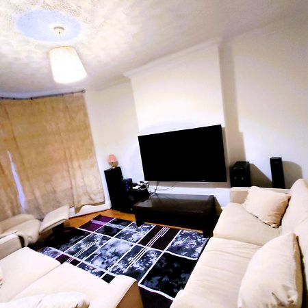 Edwardian 4 Bedrooms With 4 Bathrooms Townhouse, Next To Underground, Accommodates 10 People Лондон Екстериор снимка