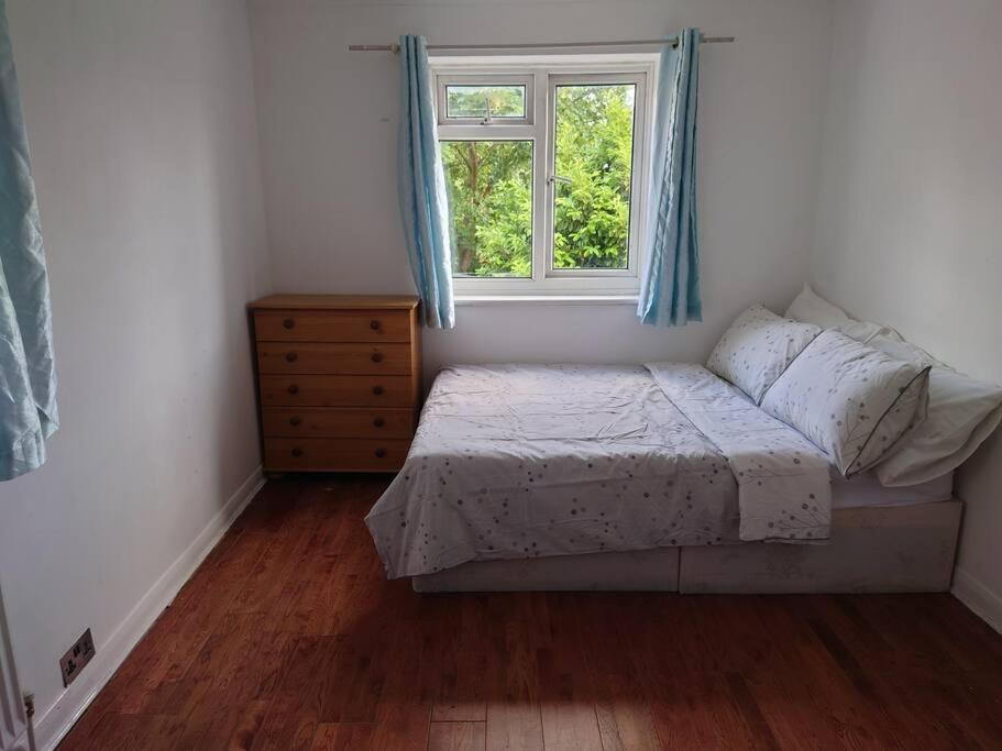 Edwardian 4 Bedrooms With 4 Bathrooms Townhouse, Next To Underground, Accommodates 10 People Лондон Екстериор снимка