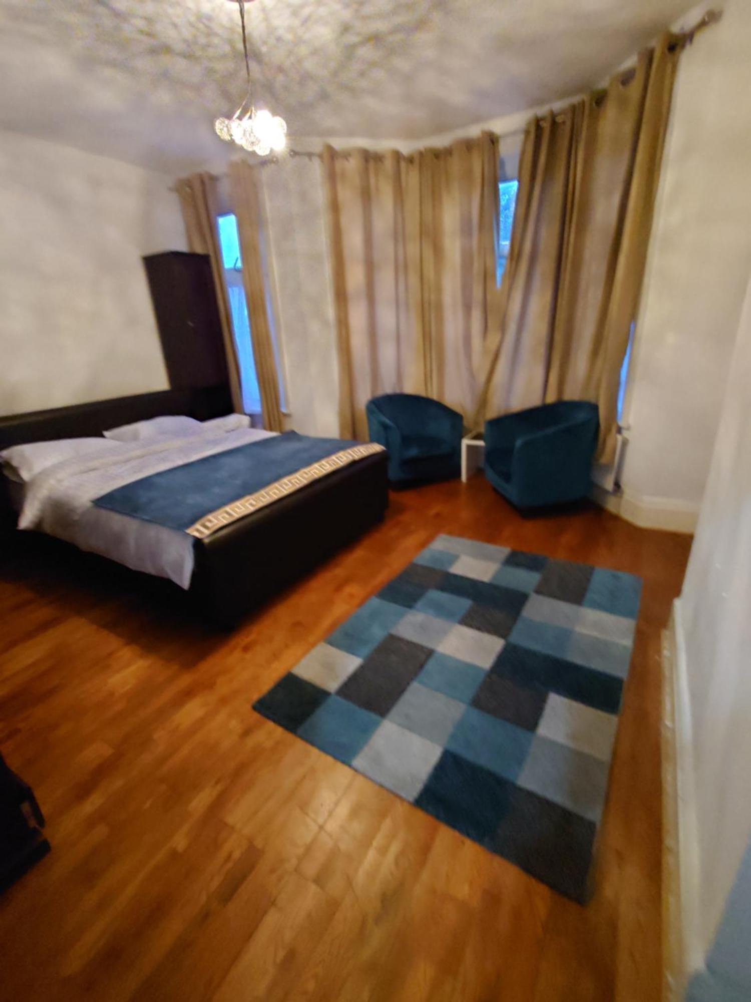 Edwardian 4 Bedrooms With 4 Bathrooms Townhouse, Next To Underground, Accommodates 10 People Лондон Екстериор снимка